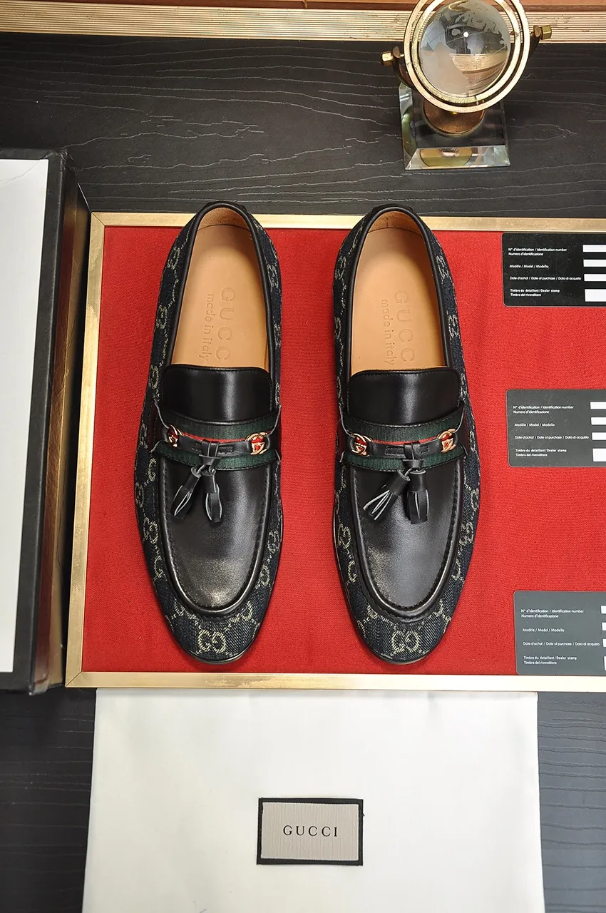 Men's shoes💰500💶Italy's top luxury men's shoe giant (GUCCI) (Gucci) (full cowhide lining) new arrival🍃Original European style🔰 Pleasant to the eye😍In order to make the shoes more durable and non-deformable🌀The production continues to follow traditional methods but there is still no lack of innovation💪Choose original sheepskin for the leather♻️ Smooth and natural And extra bright ⭐Made of imported cowhide, the first choice of rich people 38-45 (45 customized)